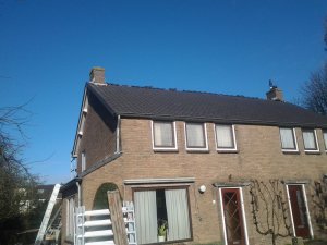 Nieuwe dakpannen en nokpannen